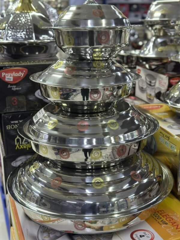 Ensemble de plats de service