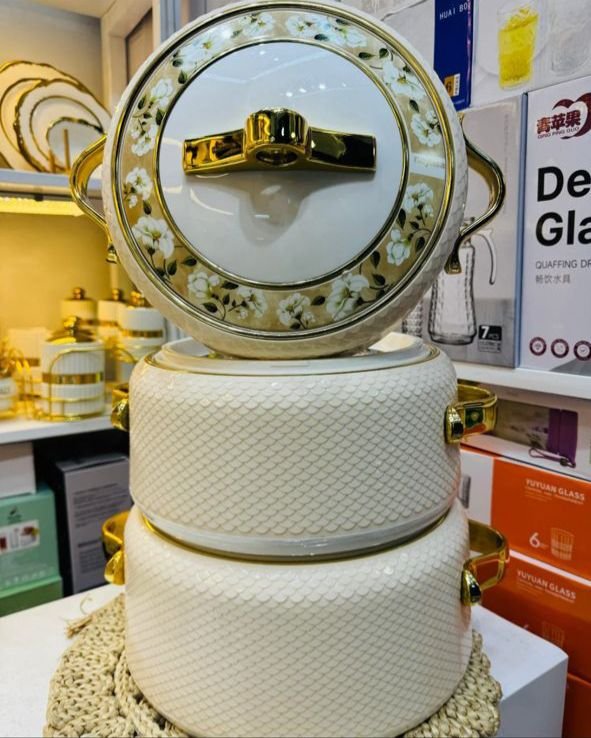 Casseroles isothermes motif floral et texture en relief