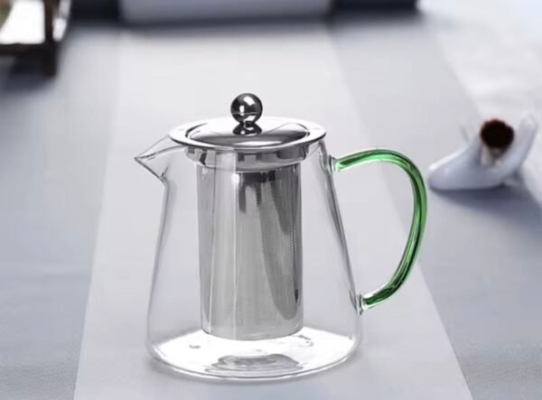 WhatsApp Image 2025-10-06 à 11.45.51_0bb822a7 Théière en verre borosilicate avec filtre inox, idéale pour infusion sur flamme directe.